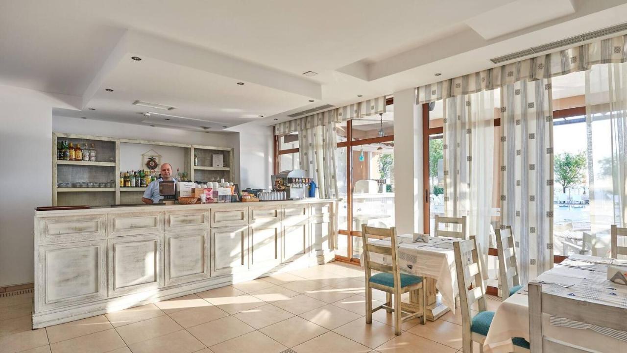 לוזנטס Oasis Del Mare Beach Front Hotel מראה חיצוני תמונה